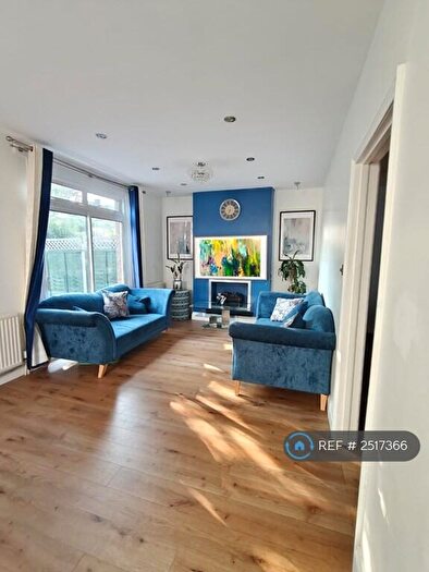 3 Bedroom Bungalow To Rent In Lincoln Close, Harrow, London, HA2