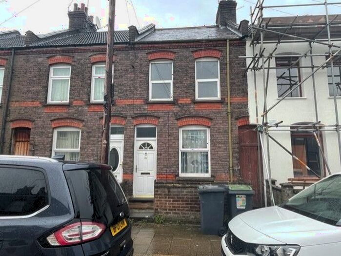 2 Bedroom Semi-Detached House To Rent In Whitby Road, Luton, LU3
