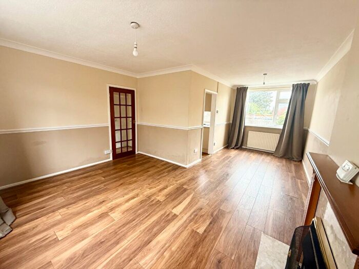 3 Bedroom Semi-Detached House To Rent In Thorneywood Mount, Nottingham, Nottinghamshire, NG3