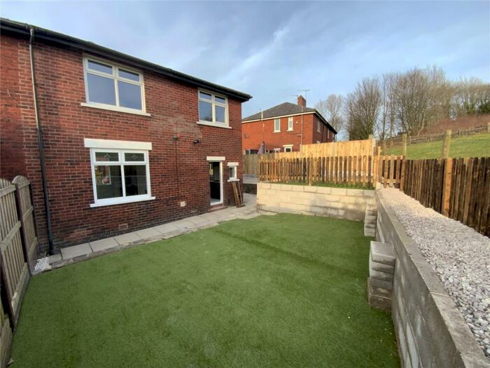 3 Bedroom Semi-Detached House To Rent In Highbank Road, Newhey, Rochdale, OL16