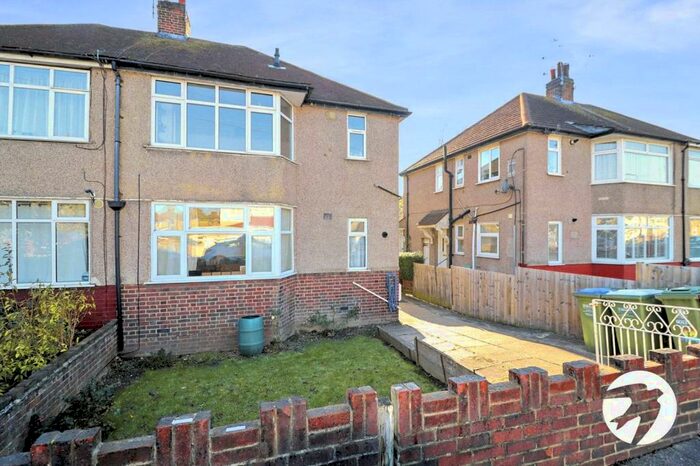 2 Bedroom Maisonette To Rent In Eversley Avenue, Barnehurst, DA7