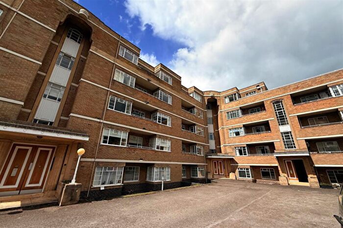 2 Bedroom Flat For Sale In Suffolk Square, Cheltenham, GL50