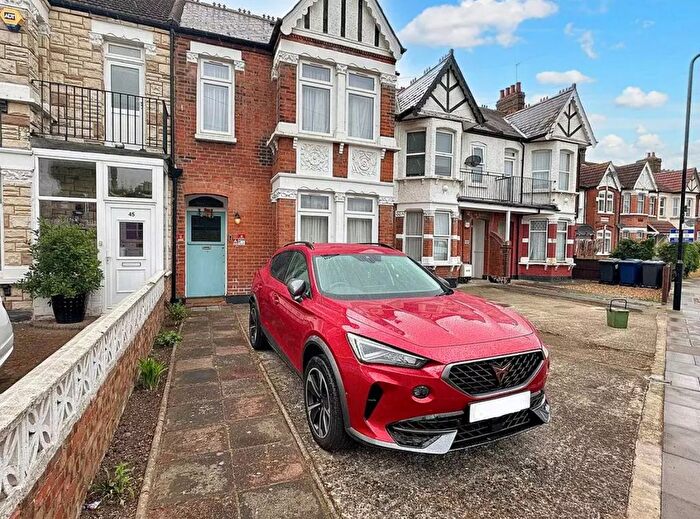 4 Bedroom End Of Terrace House To Rent In Dormers Wells Lane, Southall, UB1