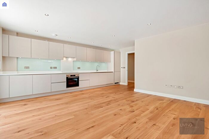 3 Bedroom Flat To Rent In Holloway Road, Islington, N19