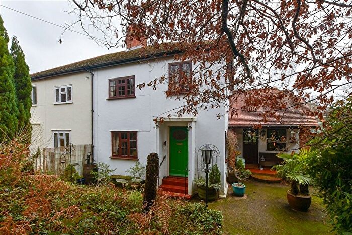 3 Bedroom Semi Detached House For Sale In Babs Oak Hill, Sturry, Canterbury, Kent, CT2