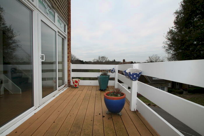 3 Bedroom House To Rent In Monks Orchard, Wilmington, DA2