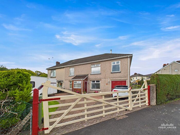 6 Bedroom Semi-Detached House For Sale In Clark Avenue, Pontnewydd, Cwmbran, NP44
