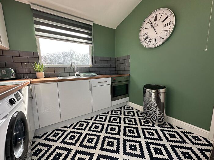 2 Bedroom Flat To Rent In Kesteven St // Bed // Aug, LN5