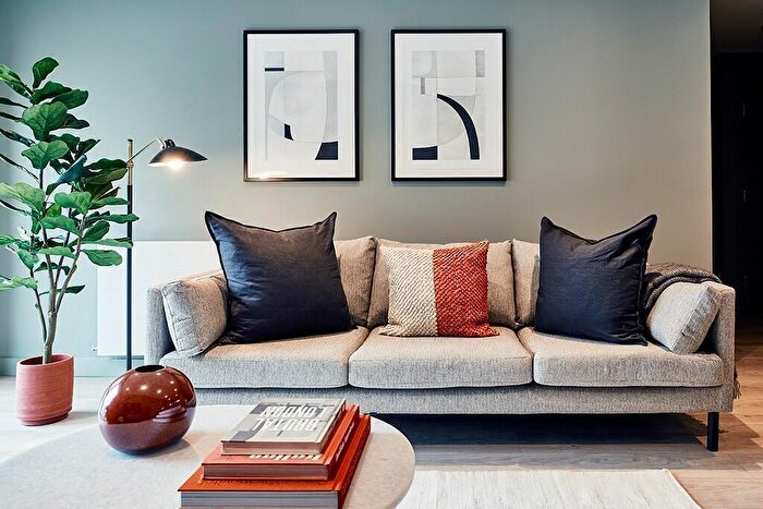 2 Bedroom Flat To Rent In Clyde Place, Glasgow, G5