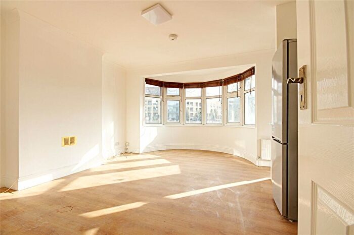 1 Bedroom Flat To Rent In Bowes Road, London, N11