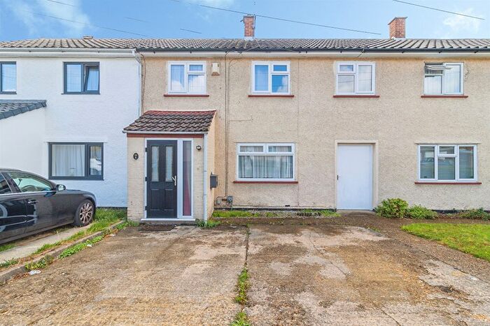 3 Bedroom Terraced House For Sale In Drayton Road, Luton, LU4