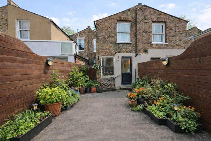 1 Bedroom Apartment For Sale In Argyle Road, London, E1