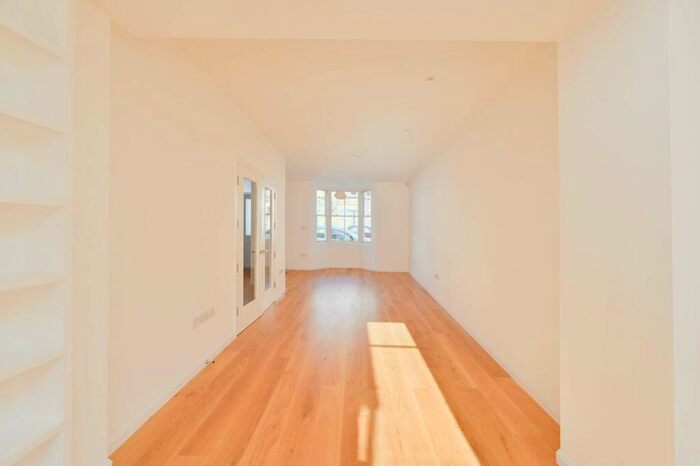 5 Bedroom House To Rent In Rowena Crescent, Battersea, London, SW11