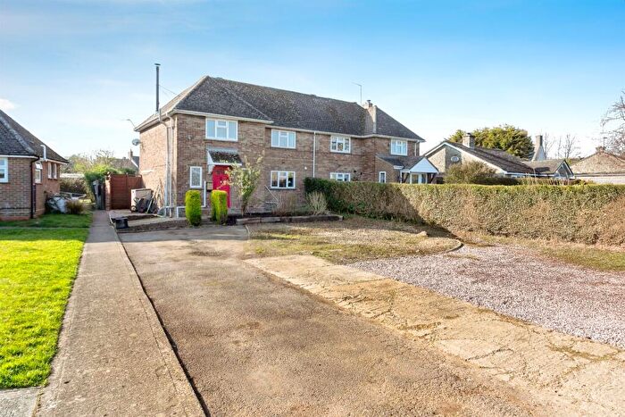 3 Bedroom Semi-Detached House For Sale In Charlton Way, Farthinghoe, Brackley, NN13