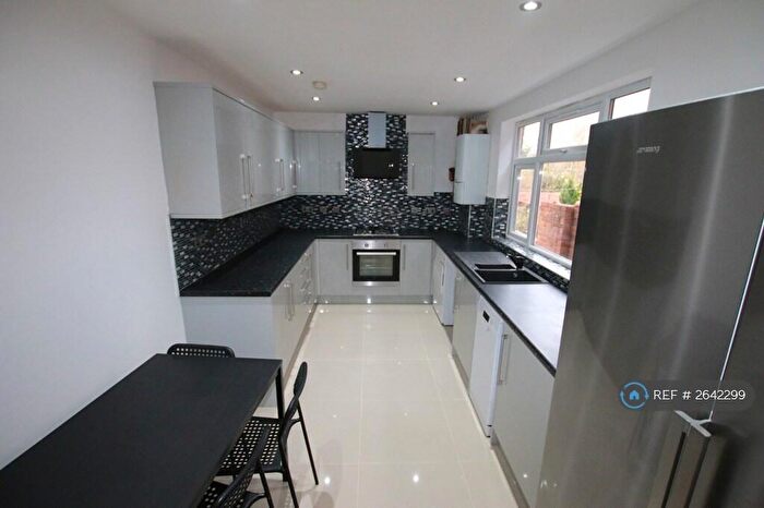 6 Bedroom Terraced House To Rent In Grange Avenue, Reading, RG6