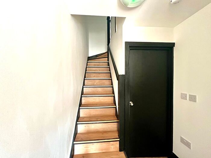 7 Bedroom End Of Terrace House To Rent In Yeading Fork, Hayes, UB4