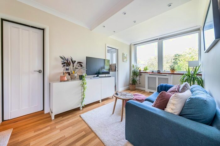 1 Bedroom Flat To Rent In St. Georges Square, London, SW1V