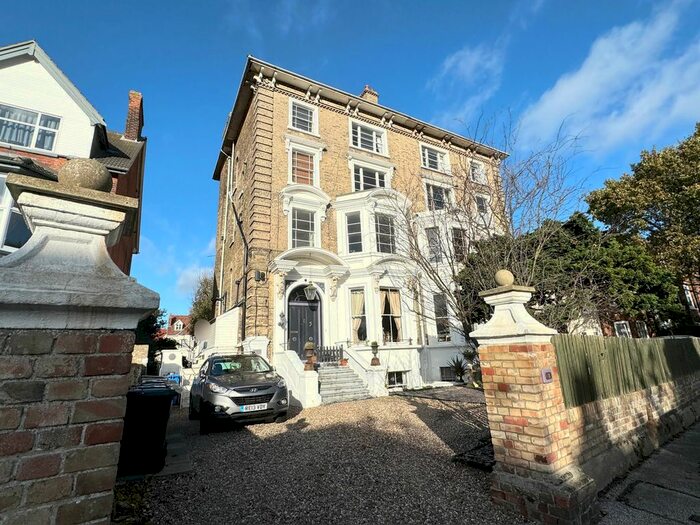 2 Bedroom Flat To Rent In North Parade, Gunton, Lowestoft, NR32