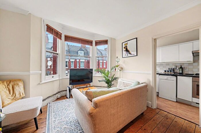 2 Bedroom Apartment To Rent In Birnam Road, N4