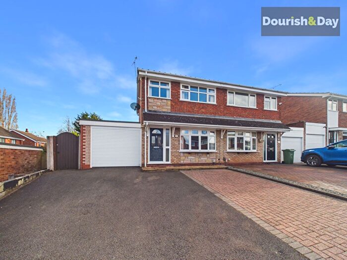 3 Bedroom Semi Detached House For Sale In Marlowe Road, Stafford, ST17