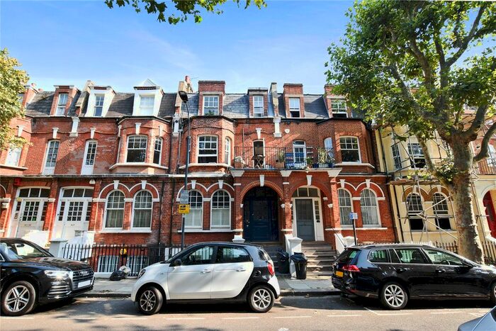 3 Bedroom Flat To Rent In Crookham Road, Fulham, London, SW6