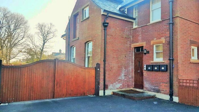 1 Bedroom Flat To Rent In The Causeway, Potters Bar, EN6