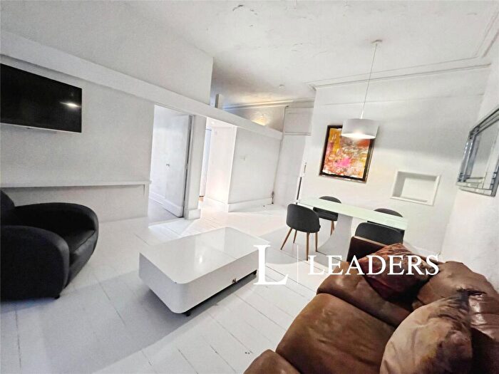 1 Bedroom Flat To Rent In The Drive, Hove, East Sussex, BN3