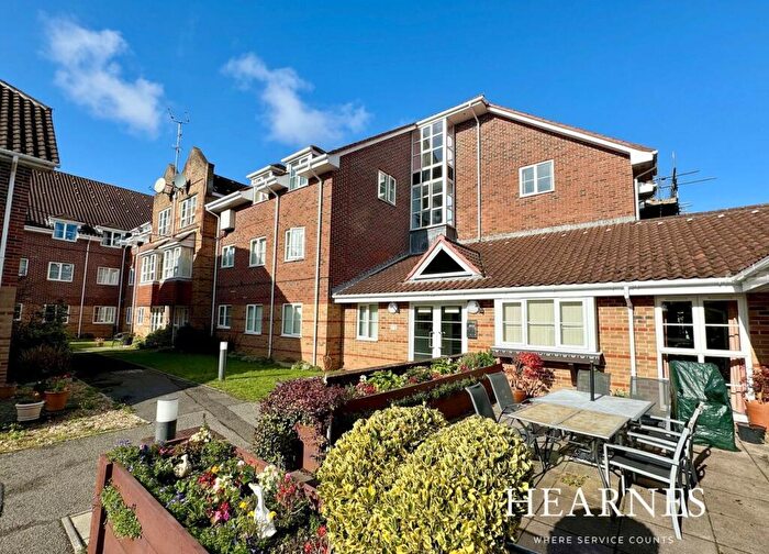 2 Bedroom Retirement Property For Sale In Park Road, Poole, BH14