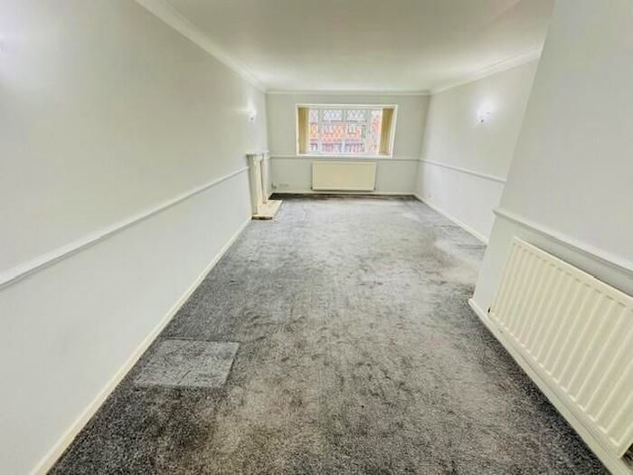 2 Bedroom Flat To Rent In Bishops Way, Sutton Coldfield, B74