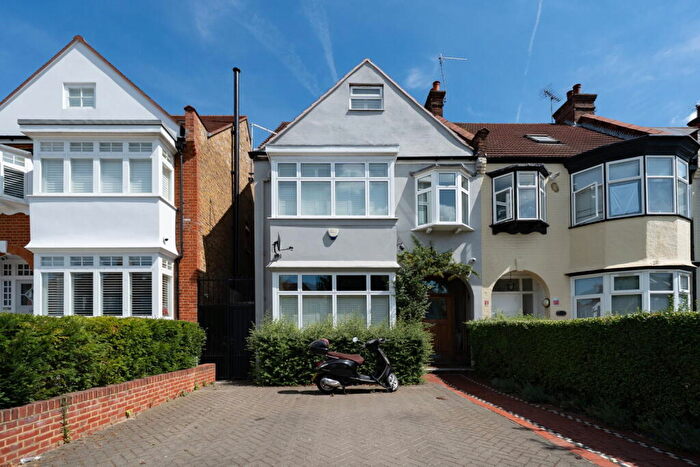 5 Bedroom Semi-Detached House For Sale In Hanover Road, London, NW10