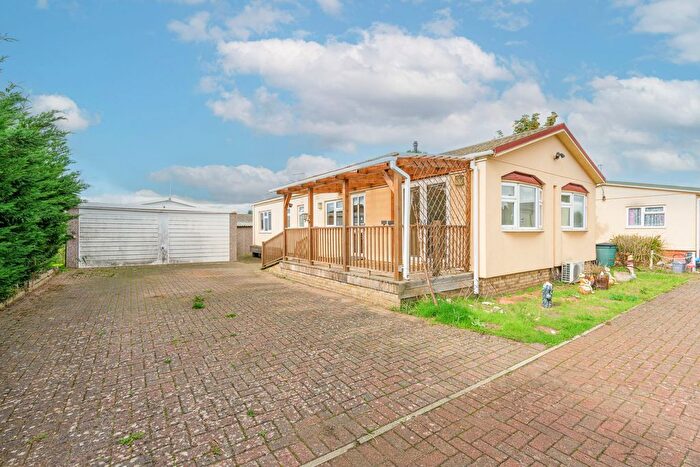 3 Bedroom Mobile/park Home For Sale In Rozel Court, Beck Row, IP28