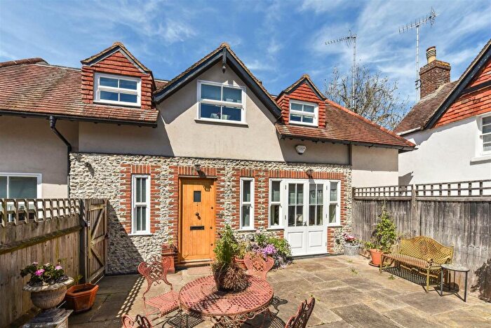 4 Bedroom Detached House To Rent In North Walls, Chichester, PO19