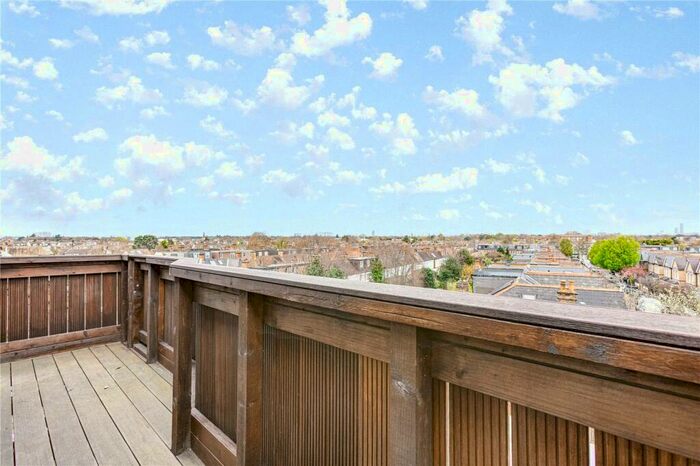 2 Bedroom Flat To Rent In Upper Richmond Road West, East Sheen, SW14