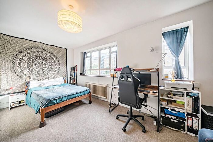 2 Bedroom Flat To Rent In Churchill Gardens, Pimlico, London, SW1V