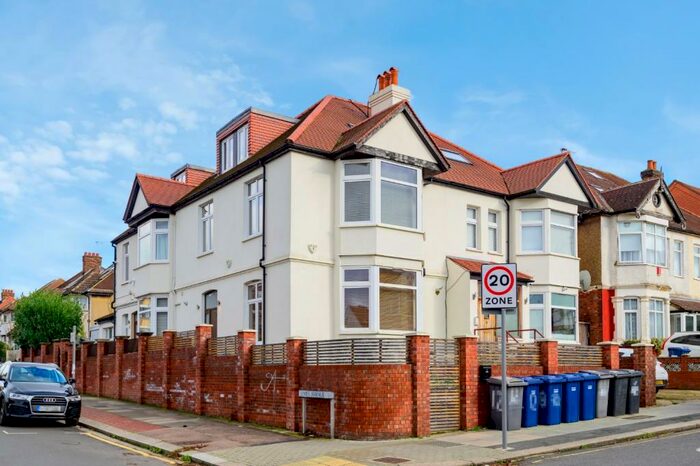 3 Bedroom Terraced House To Rent In Limes Avenue, Golders Green, London, NW11