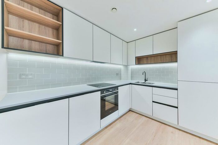 2 Bedroom Apartment To Rent In Fermont House, Beaufort Sqaure, Colindale, NW9