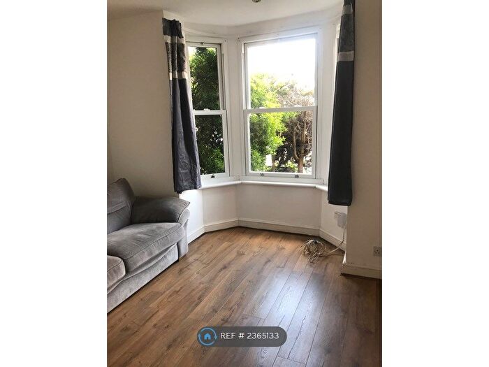 1 Bedroom Flat To Rent In St Johns Road, Devon, EX1