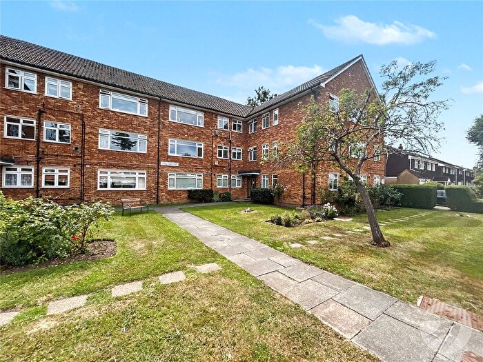 2 Bedroom Flat For Sale In Longlands Road, Sidcup, Kent, DA15