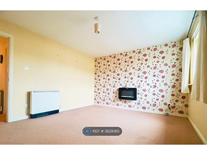2 Bedroom Flat To Rent In Queens Crescent, Livingston, EH54