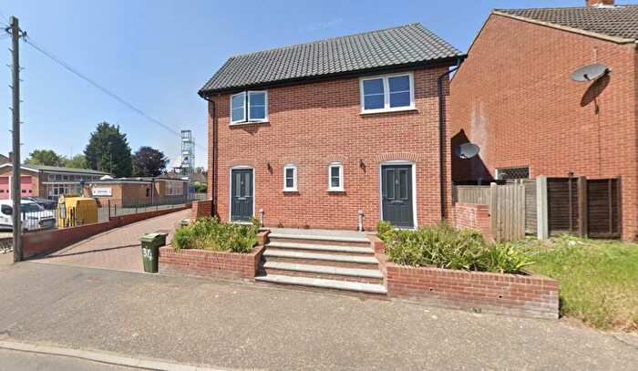 2 Bedroom Semi-Detached House To Rent In School Road, NR10