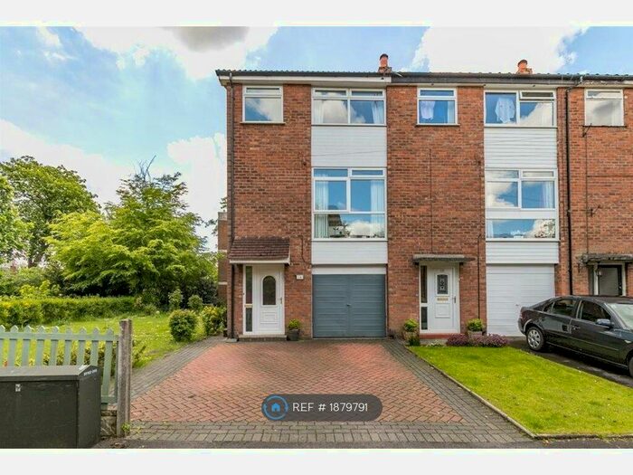 3 Bedroom End Of Terrace House To Rent In Broomville Avenue, Sale, M33