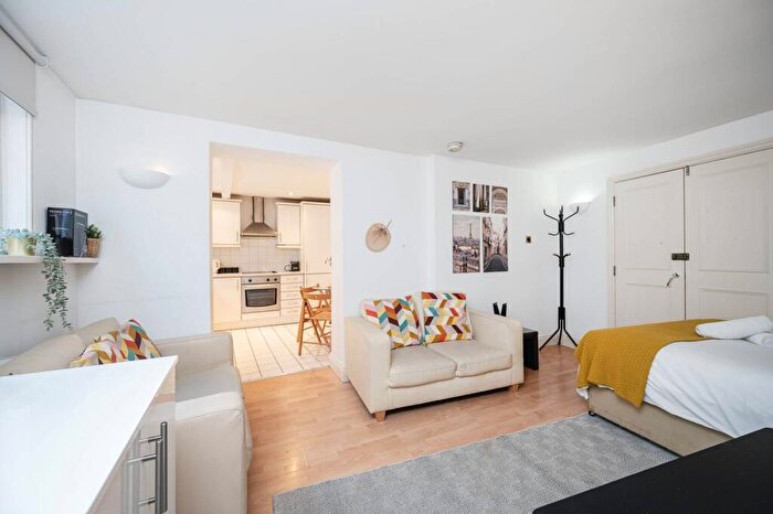 1 Bedroom Flat To Rent In Bishopsgate, , City, London, EC2M