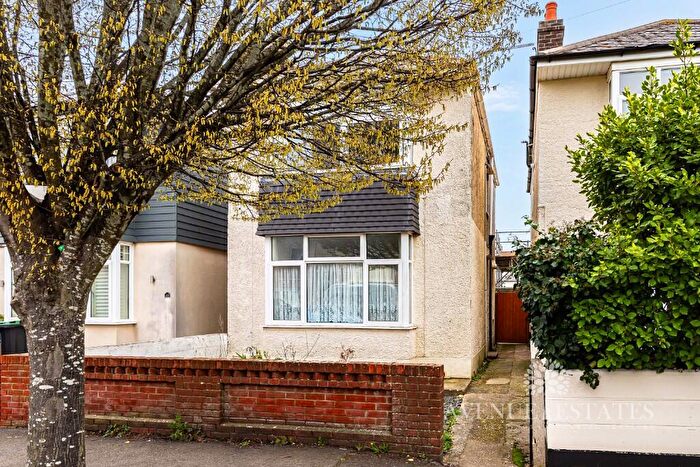 1 Bedroom Flat For Sale In Shelton Road, Bournemouth, Dorset, BH6