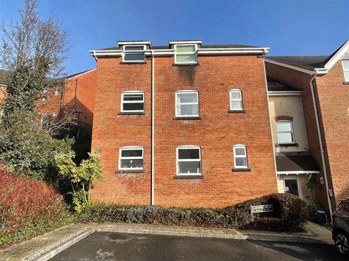 2 Bedroom Flat For Sale In Salisbury - Carnival House, SP2
