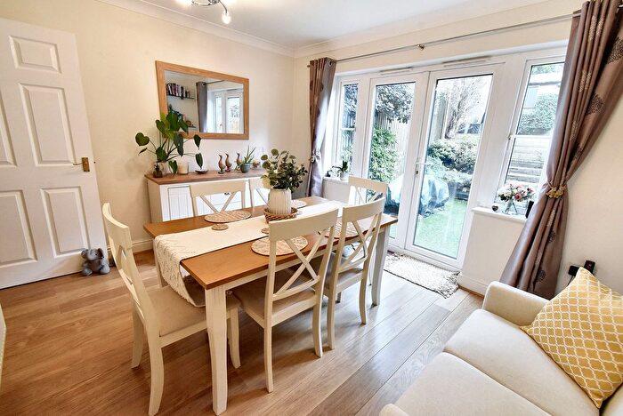 3 Bedroom Terraced House For Sale In Guernsey Way, Kennington, TN24