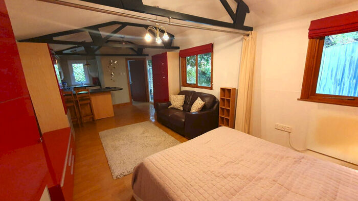 Detached House To Rent In Buck Lane, Kingsbury, NW9