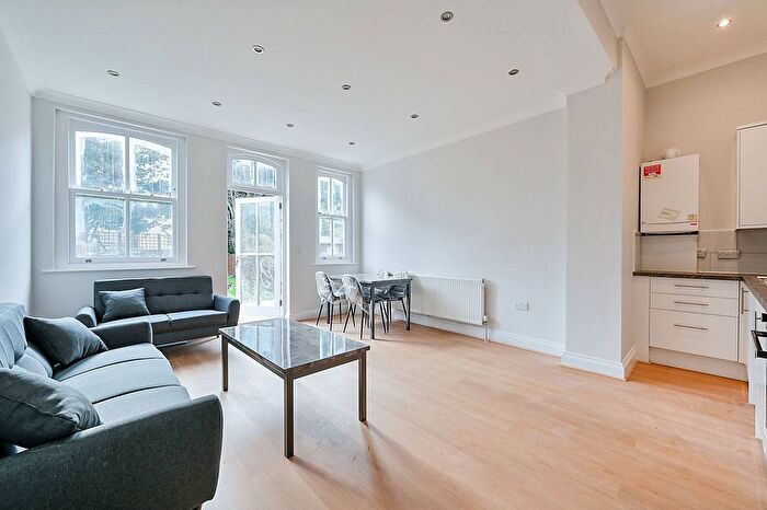 3 Bedroom Flat To Rent In Freeland Road, Ealing, London, W5