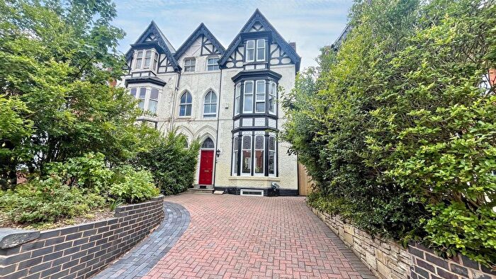 5 Bedroom Semi-Detached House For Sale In Forest Road, Moseley, B13