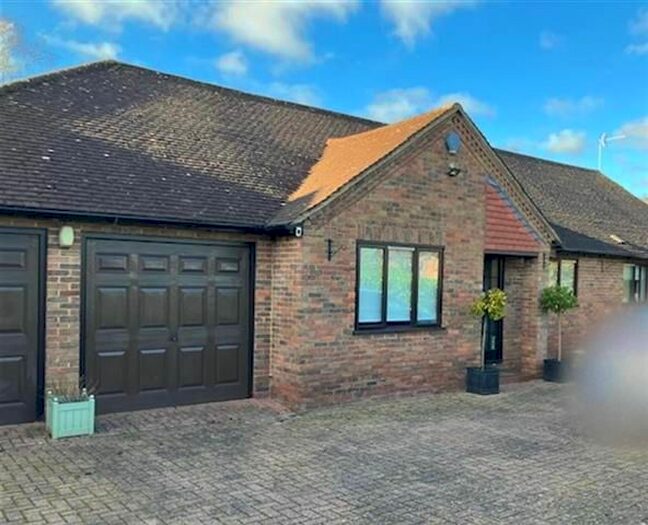 3 Bedroom Property To Rent In Verley Close, Woughton On The Green, Milton Keynes, MK6