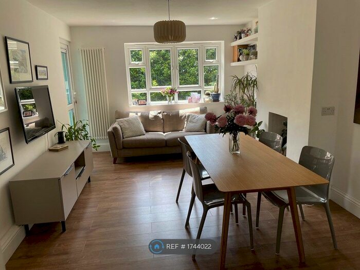 2 Bedroom Flat To Rent In Faulkner House, London, SW15